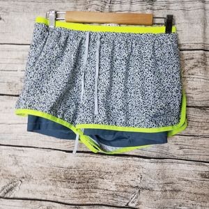 Nike Dri-Fit women's gray/black/yellow print fitness/workout shorts Sz L.Waist